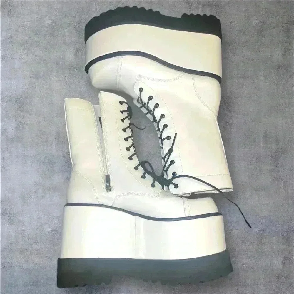 New without tags fashion nova platform boots size‎ 9.5